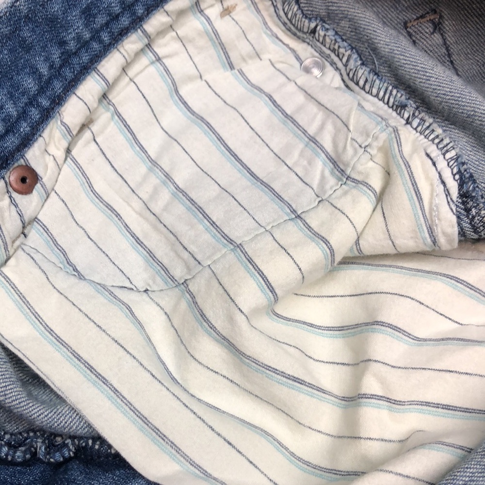 ROXY FACTORY DISTRESS JEAN SHORTS  9/30 ⭐️ - Picture 8 of 14